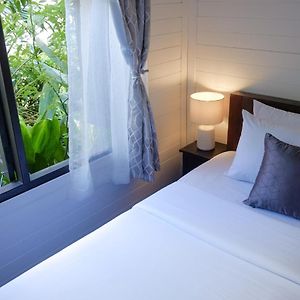 Zimmer mit Kingsize-Bett